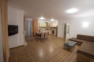 Виллы Villas in Complex Trakiyskiy Bryag Лозенец Вилла с 4 спальнями-4