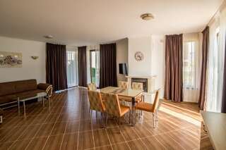 Виллы Villas in Complex Trakiyskiy Bryag Лозенец Вилла с 3 спальнями-2